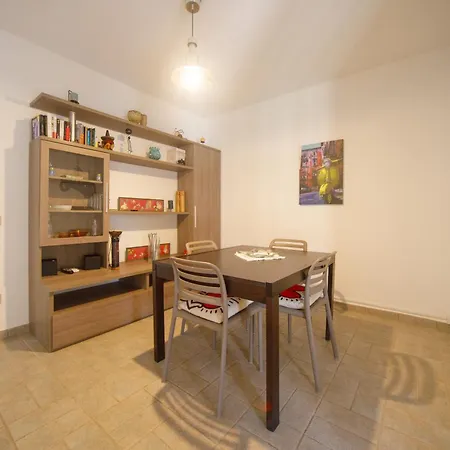 Le Terrazze Sulla أسشيا